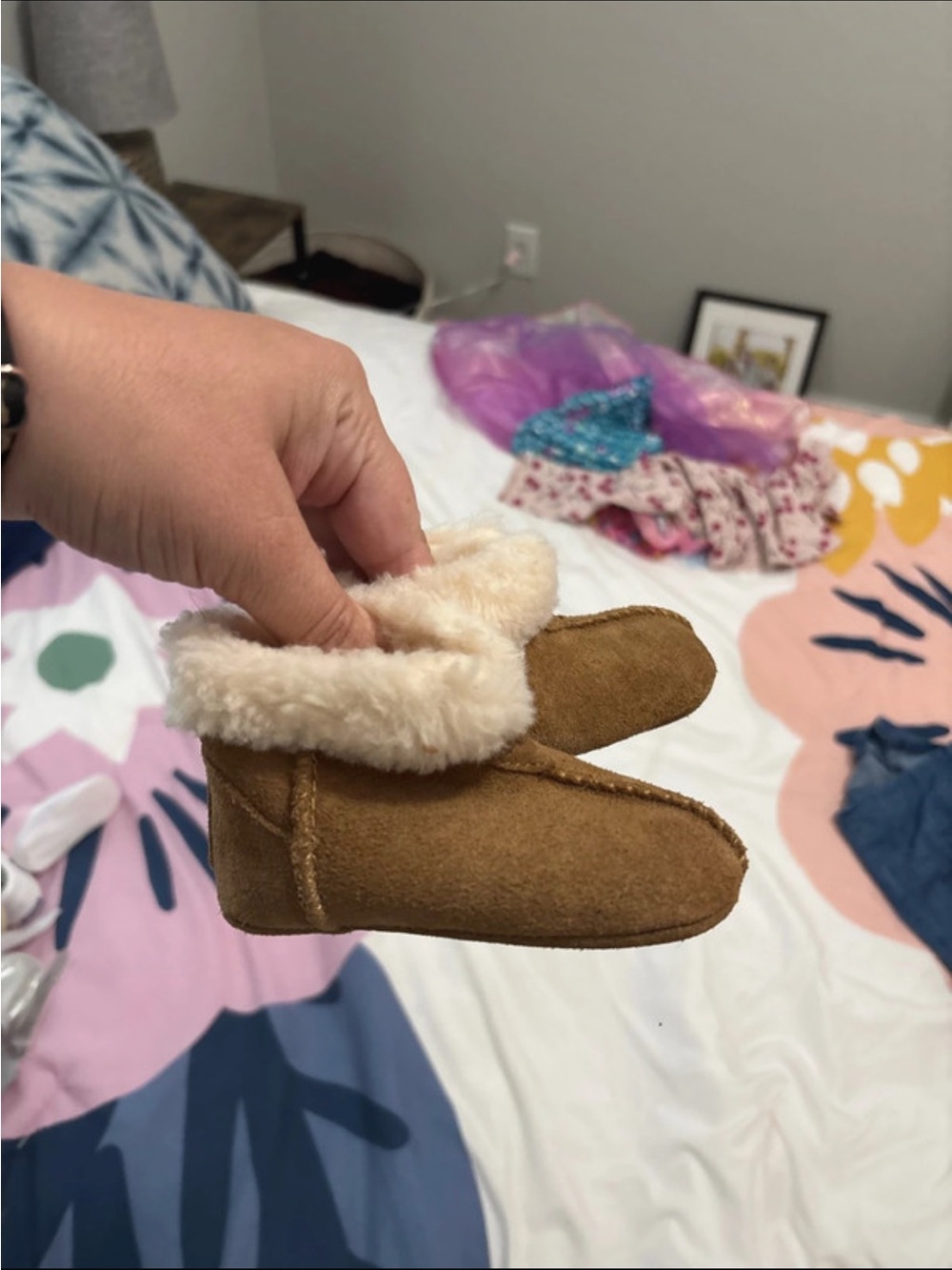 UGG Kids Chestnut Faux-Shearling Mittens